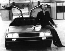Mr Delorean et son bébé. Mr Delorean et son bébé.
