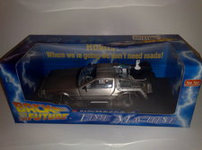 Retour vers le futur 2- La Delorean du film Retour vers le futur 2- La Delorean du film