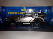 Retour vers le futur 2- La Delorean du film Retour vers le futur 2- La Delorean du film