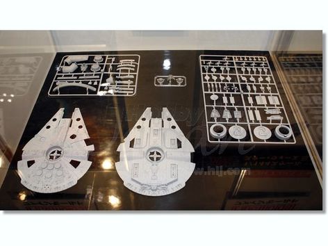 Millenium Falcon 1/144 pour avril chez Fine Molds Millenium Falcon 1/144 pour avril chez Fine Molds