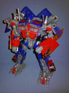 Le nouveau Optimus Prime dans toute sa splendeur. Moins carré, plus fluide.