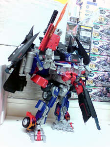 Possibilité de combiner Jetfire et Optimus, un truc de barbares !!!