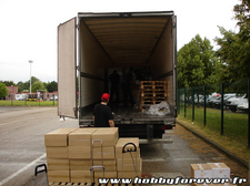 Déchargement du camion Bandai Déchargement du camion Bandai