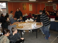 les initiation au papercraft organisées par l'ANIGetter étaient très appréciées du public les initiation au papercraft organisées par l'ANIGetter étaient très appréciées du public