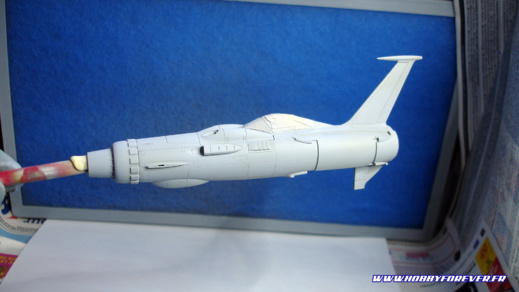 Aprés avoir collé et masqué la verrière, j'ai appliqué ma sous-couche Aprés avoir collé et masqué la verrière, j'ai appliqué ma sous-couche