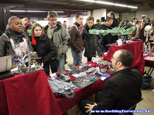 Youli expliquant au public que la maquette c'est facile ! Youli expliquant au public que la maquette c'est facile !
