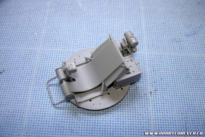 Le siège avec le manche de commande et le moteur à l'arrière Le siège avec le manche de commande et le moteur à l'arrière