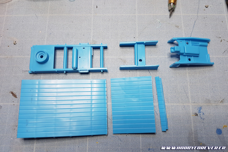 J'ai donc découpé la plateforme et le chassis pour en retirer une partie centrale J'ai donc découpé la plateforme et le chassis pour en retirer une partie centrale