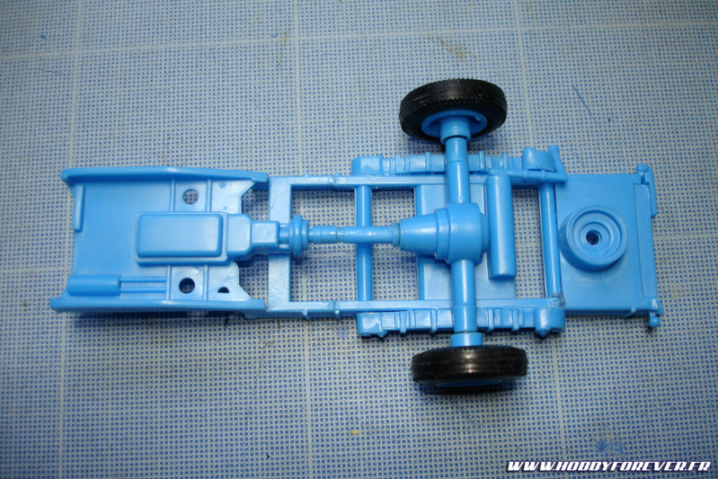 Du coup redécoupage du chassis et déportation du cadre des roues vers l'arrière avec allongement de la transmission