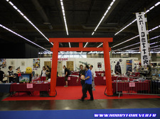 Vue générale du stand avant l'ouverture, les papercraft représentent une belle part de l'expo