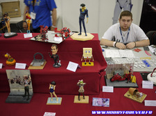 Une partie de l'expo de garage kit et un coin démo de maquette plastique Une partie de l'expo de garage kit et un coin démo de maquette plastique