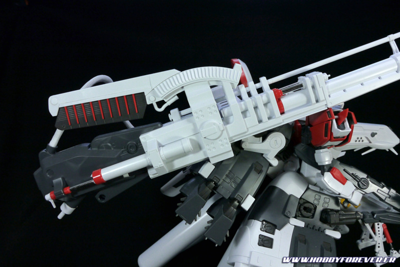 Gros plans sur le canon dont les ajustements sont parfois un poil limite Gros plans sur le canon dont les ajustements sont parfois un poil limite