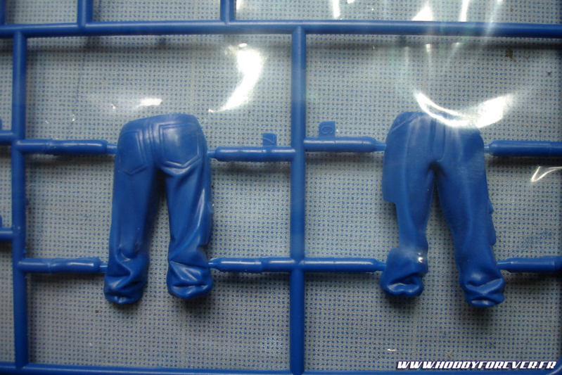 Le moulage des vêtements est vraiment très beau et naturel. Le moulage des vêtements est vraiment très beau et naturel.