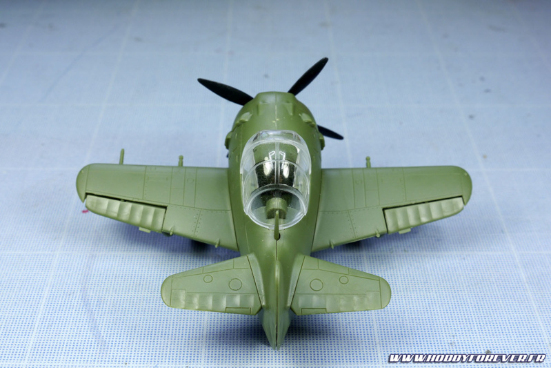 Le fuselage présente de belles panel lines Le fuselage présente de belles panel lines