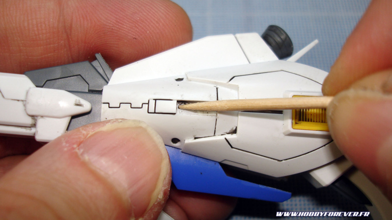 On peut également gratter la peinture avec un cure-dent On peut également gratter la peinture avec un cure-dent