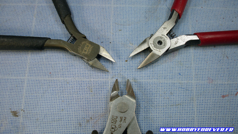 Les lames doivent être plates et non pas biseautées Les lames doivent être plates et non pas biseautées