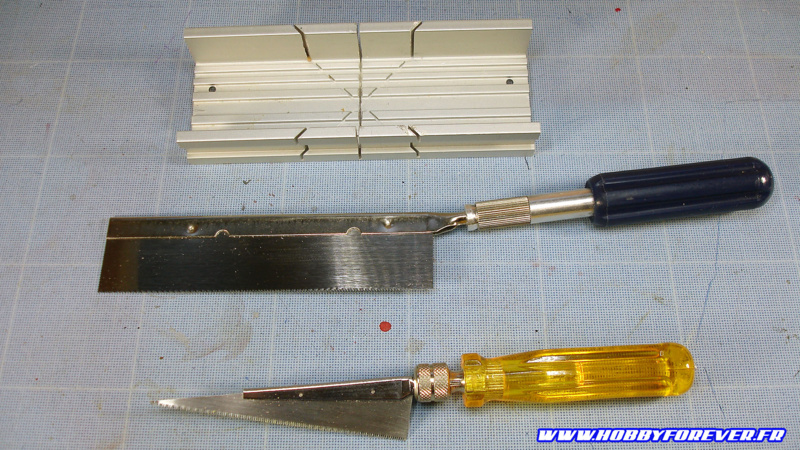 Scies de modélisme avec guide de coupe Scies de modélisme avec guide de coupe