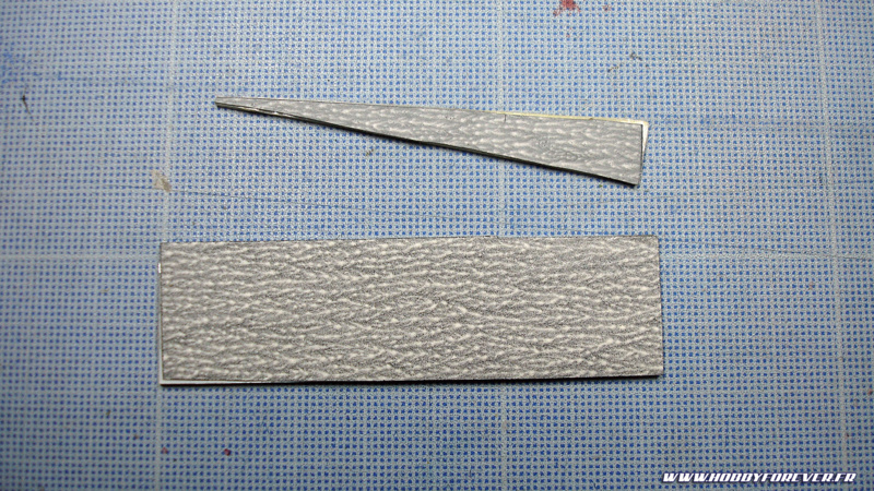 Il peut être découpé et fixé sur des cales en plastiques pour un meilleur contrôle du ponçage Il peut être découpé et fixé sur des cales en plastiques pour un meilleur contrôle du ponçage