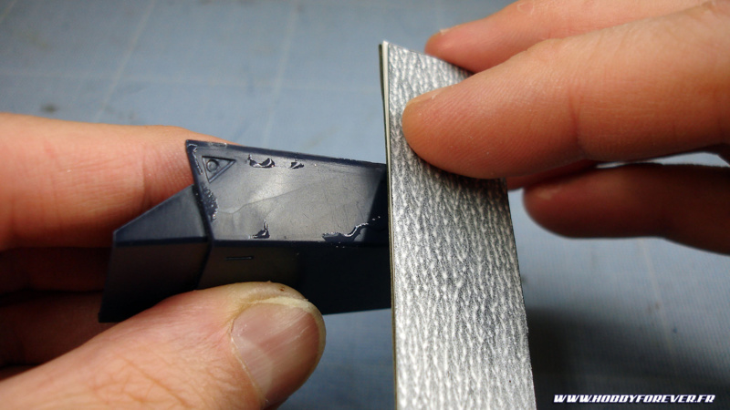 Pensez à humidifier le papier abrasif pour un meilleur rendu. Pensez à humidifier le papier abrasif pour un meilleur rendu.