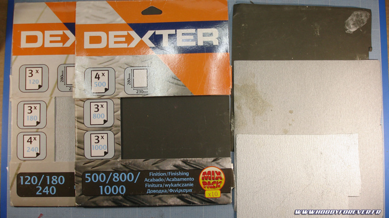 Le papier abrasif de bricolage est plus économique mais moins fin Le papier abrasif de bricolage est plus économique mais moins fin