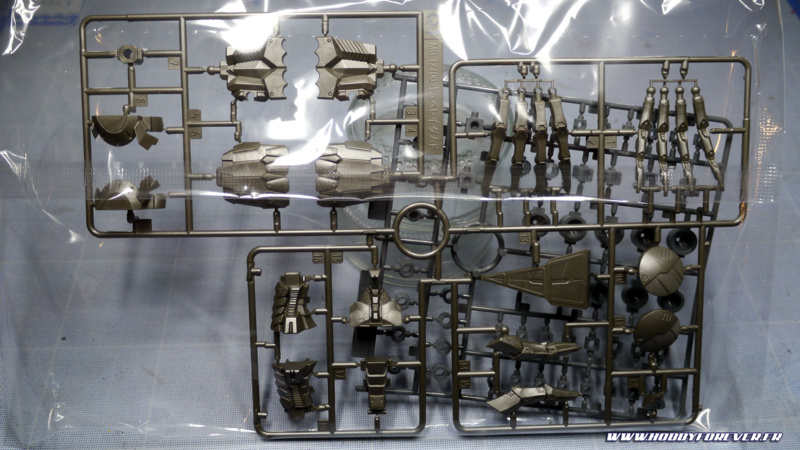 Grappe Q1 et à l'arrière la grappe de polycaps PC-121 Grappe Q1 et à l'arrière la grappe de polycaps PC-121