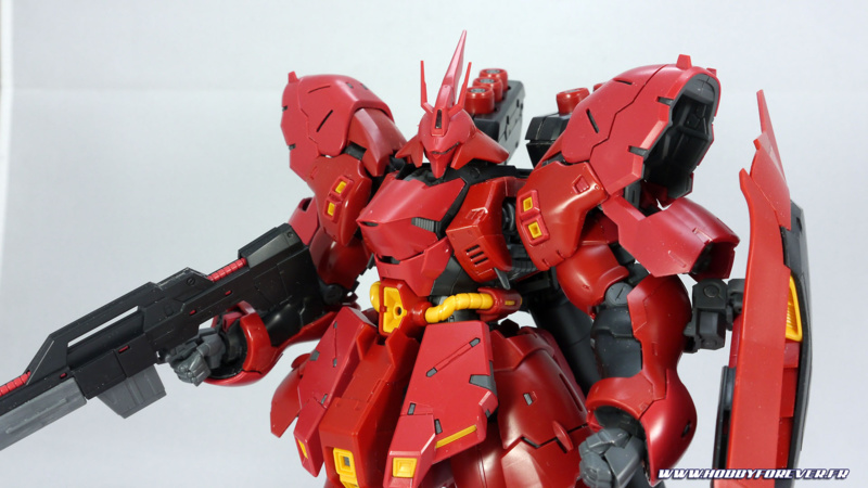 Y'a pas à dire, le Sazabi en impose Y'a pas à dire, le Sazabi en impose