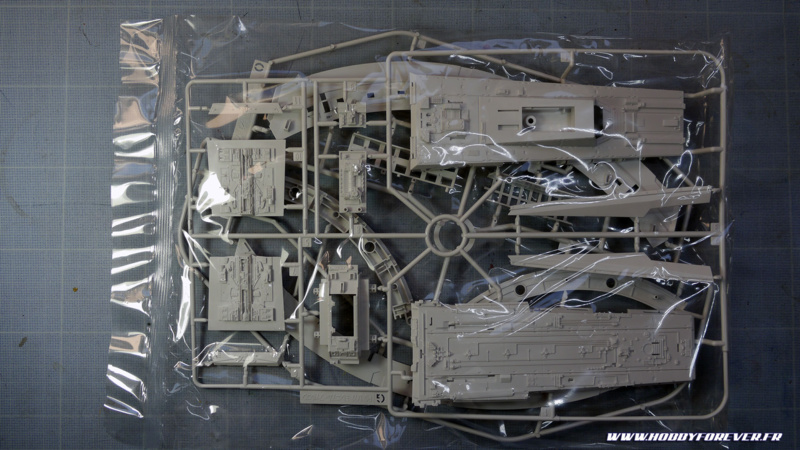 Unboxing - PG Millennium Falcon 1/72 Bandai / Revell