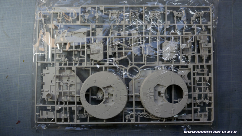 Unboxing - PG Millennium Falcon 1/72 Bandai / Revell Unboxing - PG Millennium Falcon 1/72 Bandai / Revell