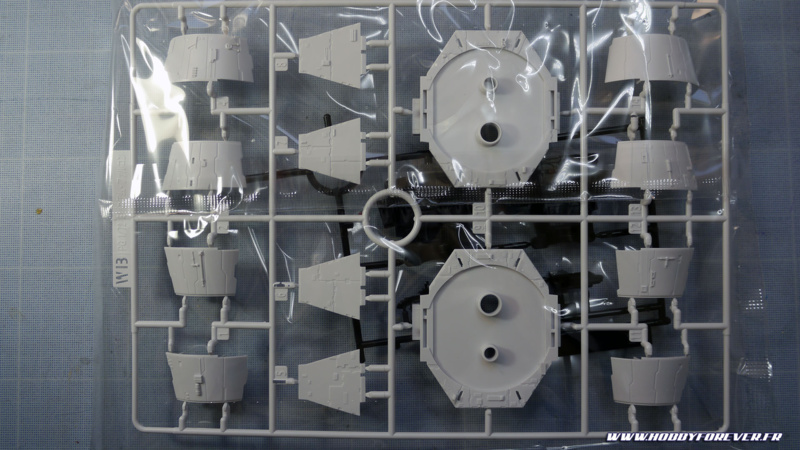 Unboxing - PG Millennium Falcon 1/72 Bandai / Revell Unboxing - PG Millennium Falcon 1/72 Bandai / Revell