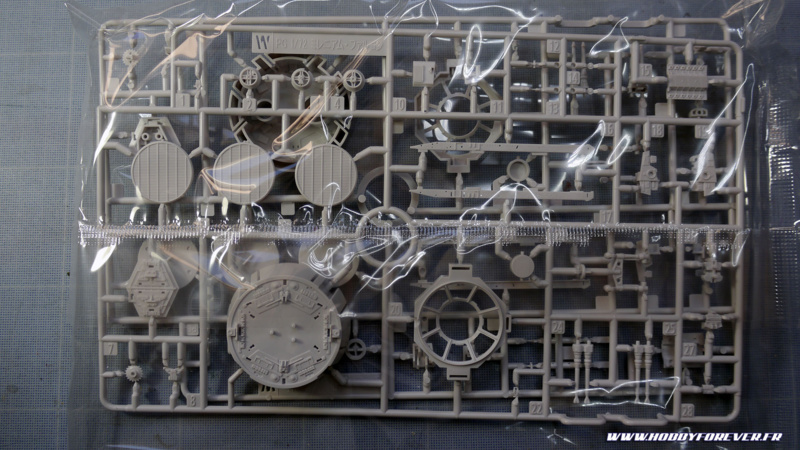 Unboxing - PG Millennium Falcon 1/72 Bandai / Revell Unboxing - PG Millennium Falcon 1/72 Bandai / Revell