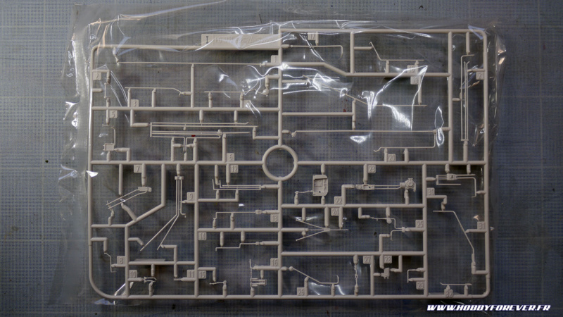 Unboxing - PG Millennium Falcon 1/72 Bandai / Revell Unboxing - PG Millennium Falcon 1/72 Bandai / Revell