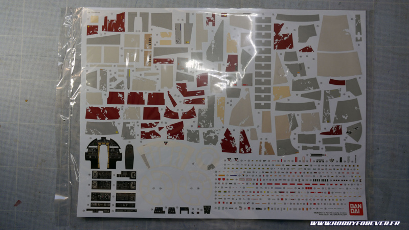 Unboxing - PG Millennium Falcon 1/72 Bandai / Revell Unboxing - PG Millennium Falcon 1/72 Bandai / Revell