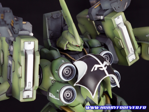 Le buste et ses 4 canons laser Le buste et ses 4 canons laser