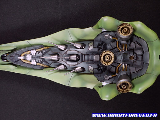 L'intérieur des ailes, avec les funnels arrimés L'intérieur des ailes, avec les funnels arrimés