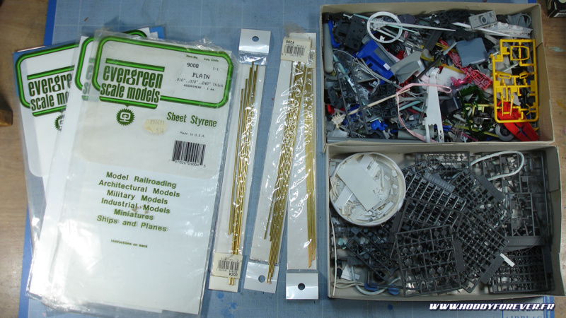 Cartes plastique et tiges de laiton de différentes tailles, boite à rabiots bien fournie et stock d'option parts, on est bien ! Cartes plastique et tiges de laiton de différentes tailles, boite à rabiots bien fournie et stock d'option parts, on est bien !