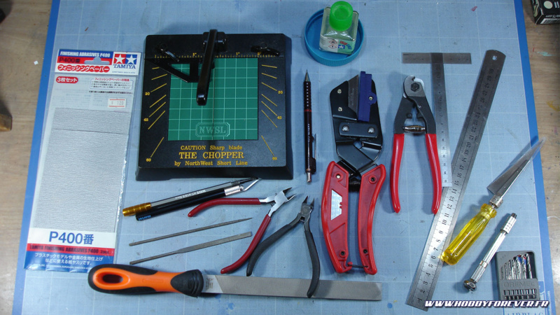 Florilège des outils utilisés (liste non exhaustive). Tout n'est pas indispensable, mais c'est quand même plus efficace d'être bien équipé. Florilège des outils utilisés (liste non exhaustive). Tout n'est pas indispensable, mais c'est quand même plus efficace d'être bien équipé.