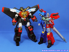Le Gaogaigar et le Choryujin côte à côte Le Gaogaigar et le Choryujin côte à côte