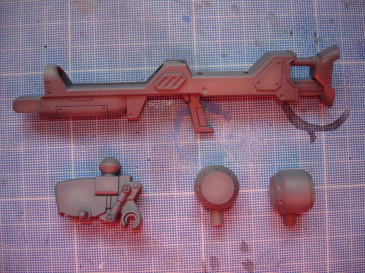 L'arme, un pied et les articulations des cuisses L'arme, un pied et les articulations des cuisses