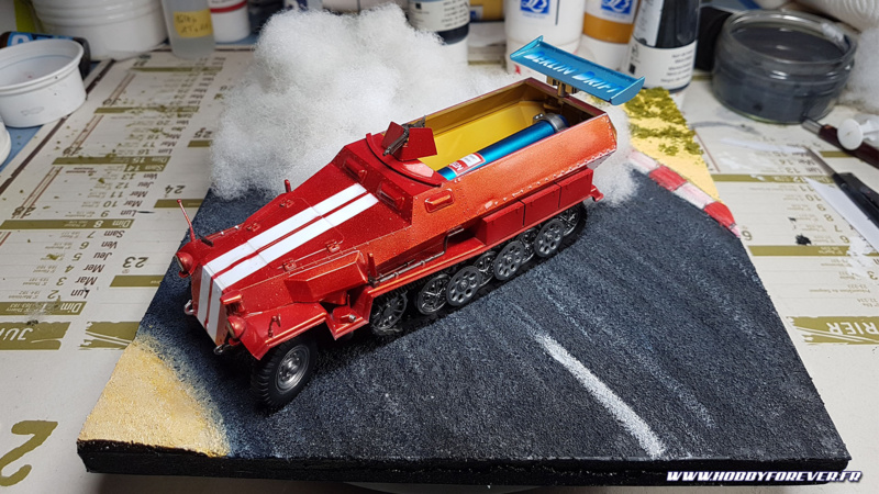 Diorama Sdkfz.251 Racing, un blindé en plein drift ! Diorama Sdkfz.251 Racing, un blindé en plein drift !