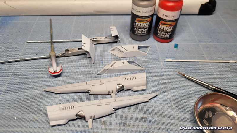 Les détails sont peints au pinceau avec de la peinture MIG Les détails sont peints au pinceau avec de la peinture MIG