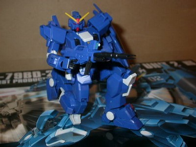 Grâce aux articulations, il peut même s'agenouiller Grâce aux articulations, il peut même s'agenouiller