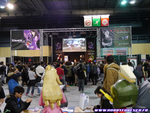 La scène de Kayané en face de notre stand, des shoryuken incessants dans nos tympans ! La scène de Kayané en face de notre stand, des shoryuken incessants dans nos tympans !