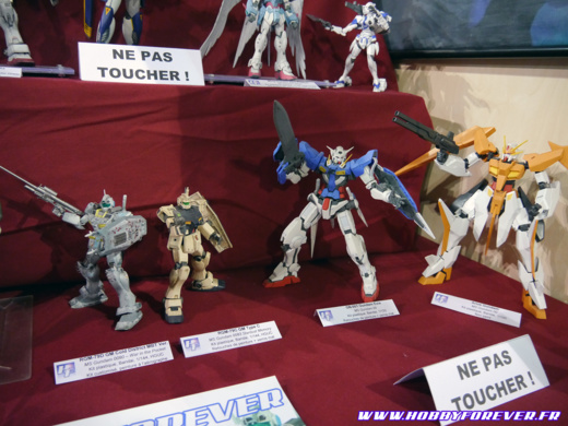 GM Cold District, GM Type C, Exia Gundam et Arios Gundam (Zenkuro)