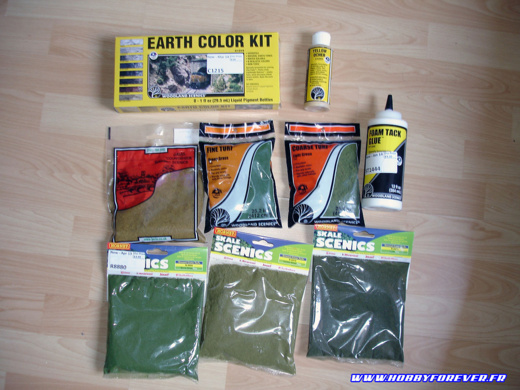 Une partie du matériel utilisé : pigments et flocages Une partie du matériel utilisé : pigments et flocages