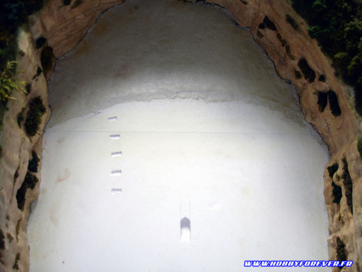 Le relief de la plage a été réalisé en plastiroc. Notez le découpage du carton plume pour accueillir les pièces immergées Le relief de la plage a été réalisé en plastiroc. Notez le découpage du carton plume pour accueillir les pièces immergées