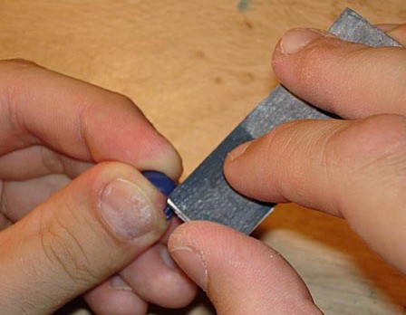 Poncez la matière d'ergot restante Poncez la matière d'ergot restante