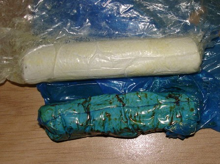 Les deux composants du Milliput Les deux composants du Milliput