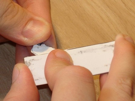 Poncer au papier abrasif #180, puis #320 et #400 Poncer au papier abrasif #180, puis #320 et #400