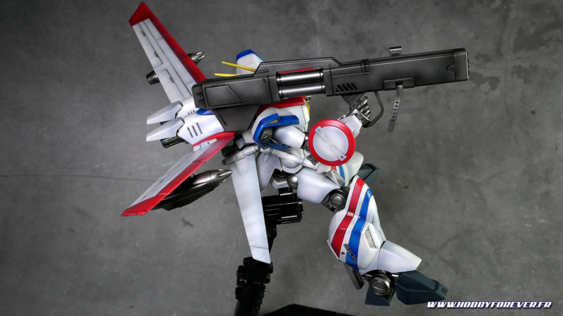 Les armes ont été travaillées avec un post ombrage en noir transparent pour donner un effet vécu, tout en conservant le rendu métallisé. Les armes ont été travaillées avec un post ombrage en noir transparent pour donner un effet vécu, tout en conservant le rendu métallisé.