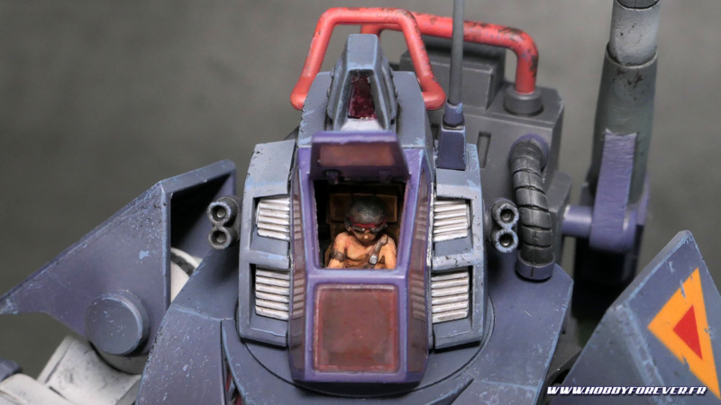 Gros plan sur le cockpit, peu visible mais bien détaillé Gros plan sur le cockpit, peu visible mais bien détaillé